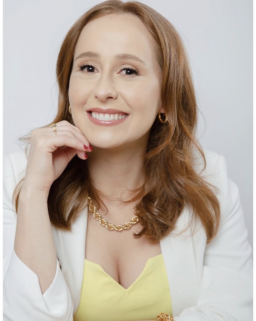 Dra. Caroline Godinho